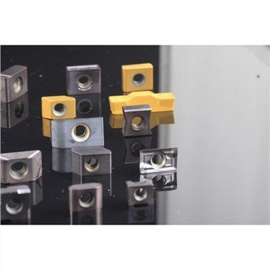 Formando pastilhas para tampas de motor